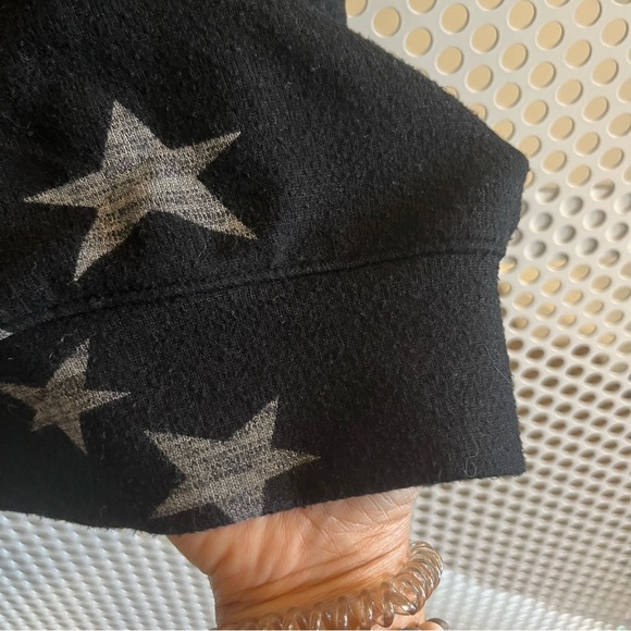 Buffalo by David Bitton Crew Neck Sweater Size XL Black with Silver Stars GUC - Picture 4 of 6